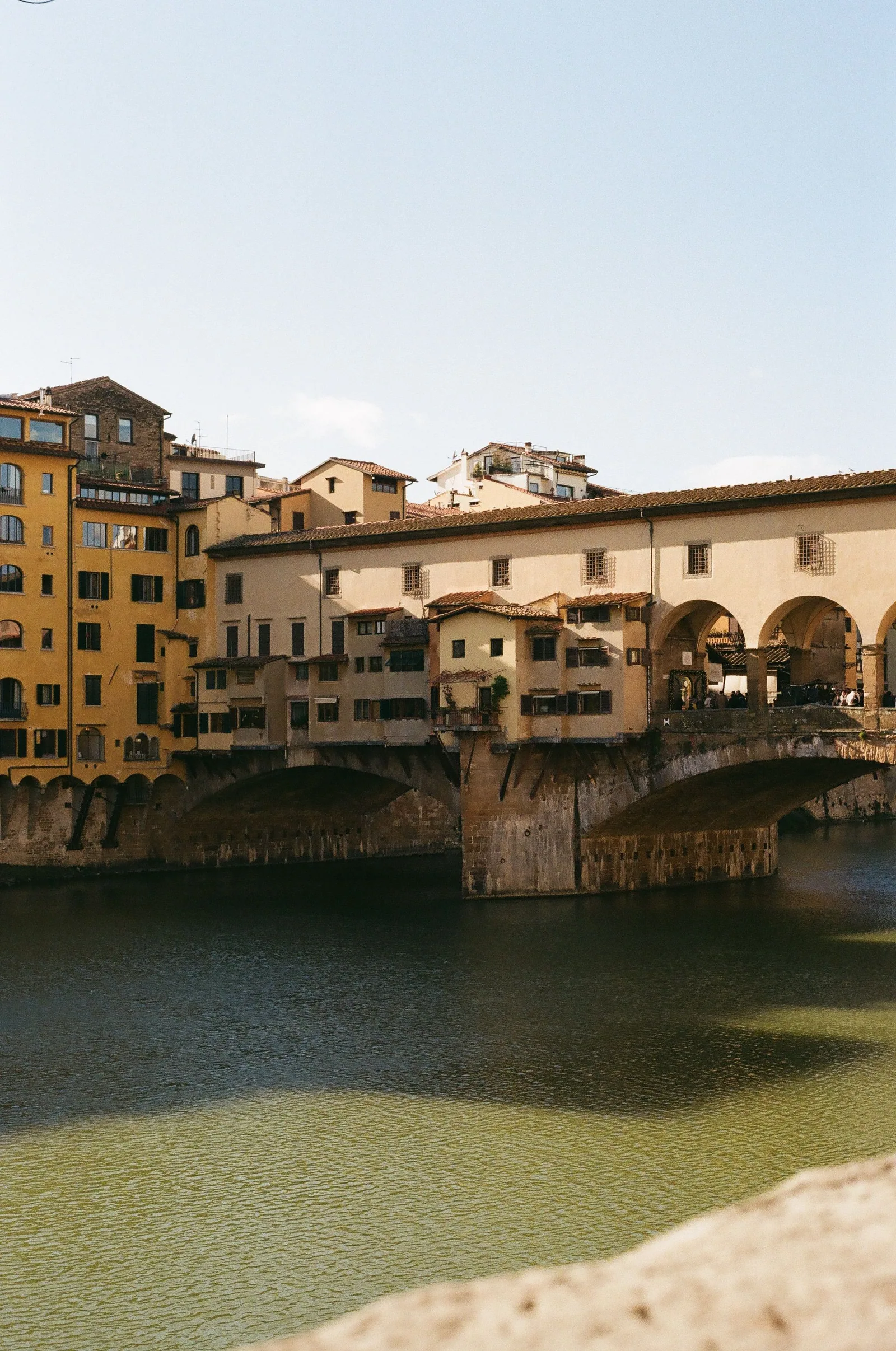 De Ponte Vecchio over de rivier de Arno